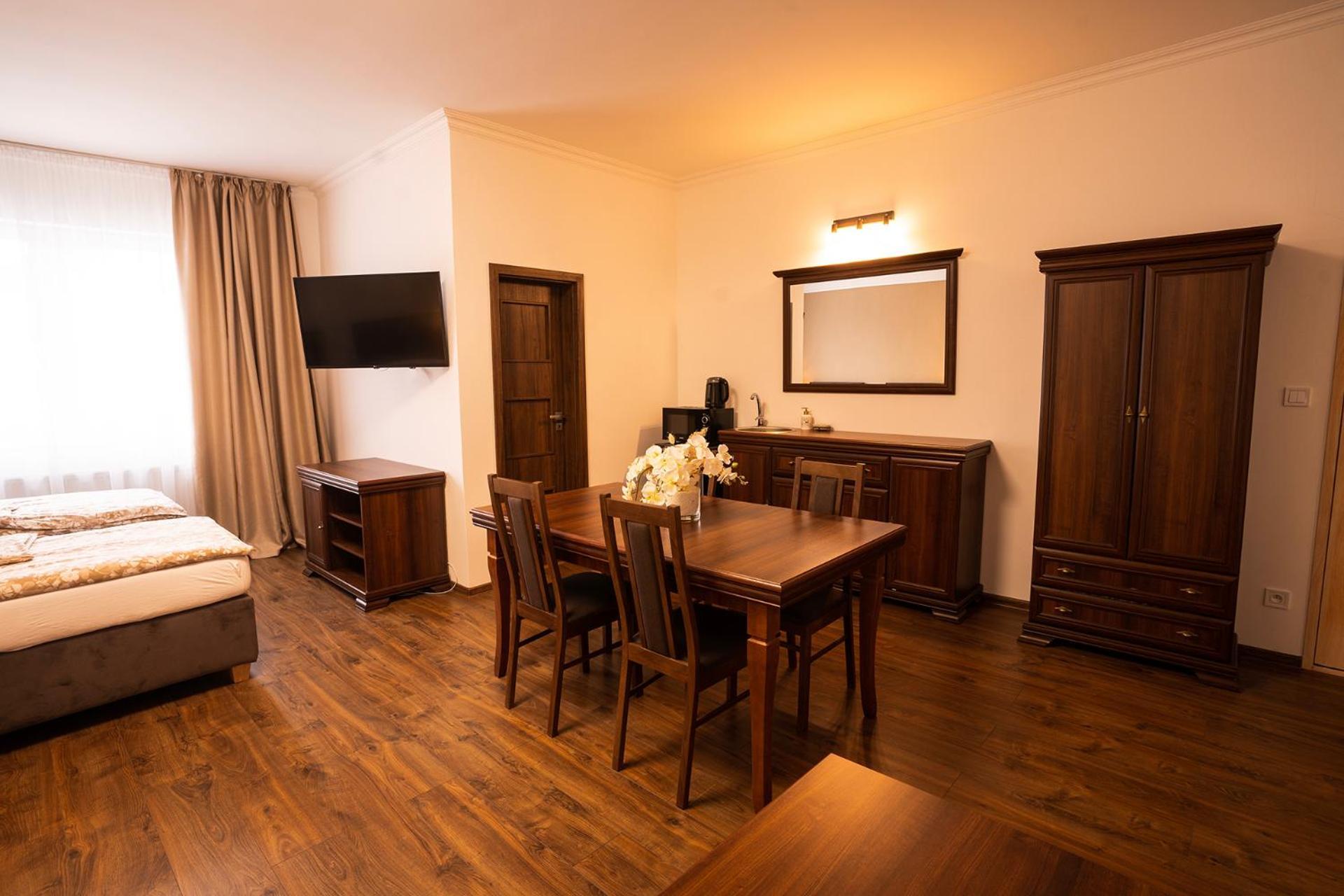 Corner House Apartment Lucenec Ngoại thất bức ảnh