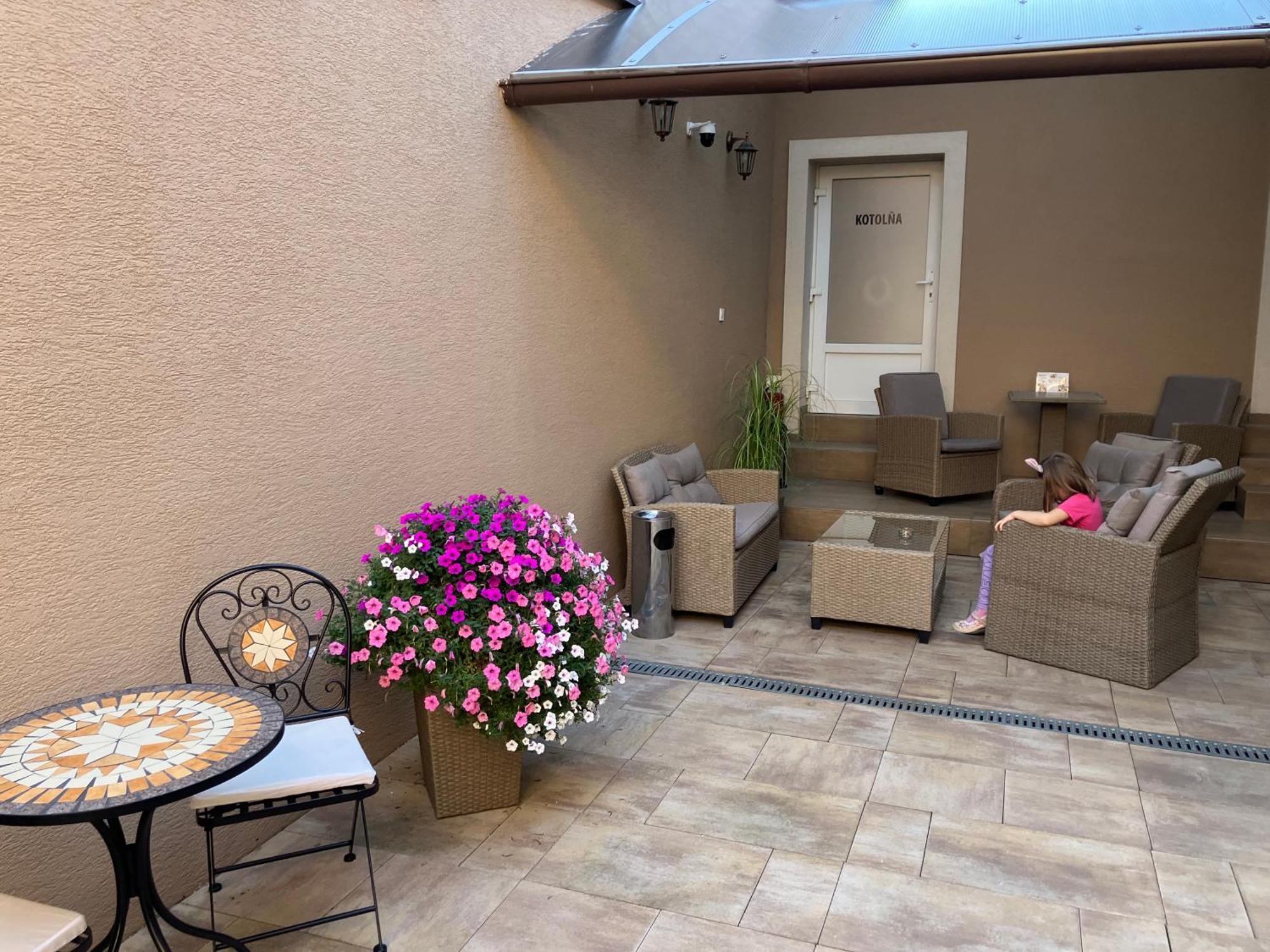 Corner House Apartment Lucenec Ngoại thất bức ảnh